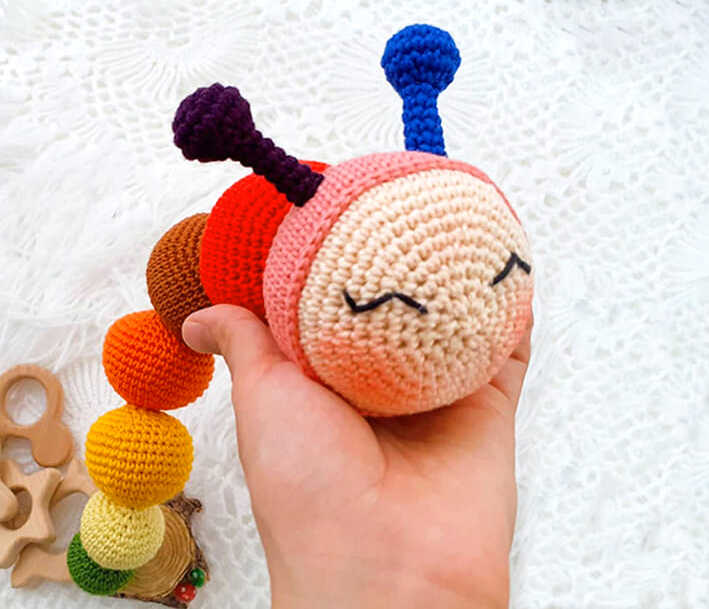 Low Sew Amigurumi Pattern details: How to crochet colorful body segments for a beginner friendly caterpillar toy.